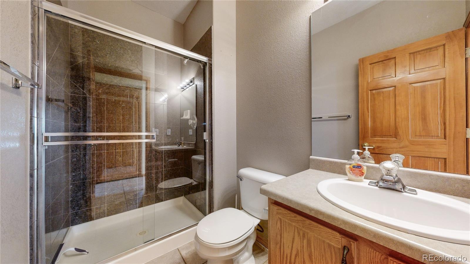 5904 S Ukraine Street