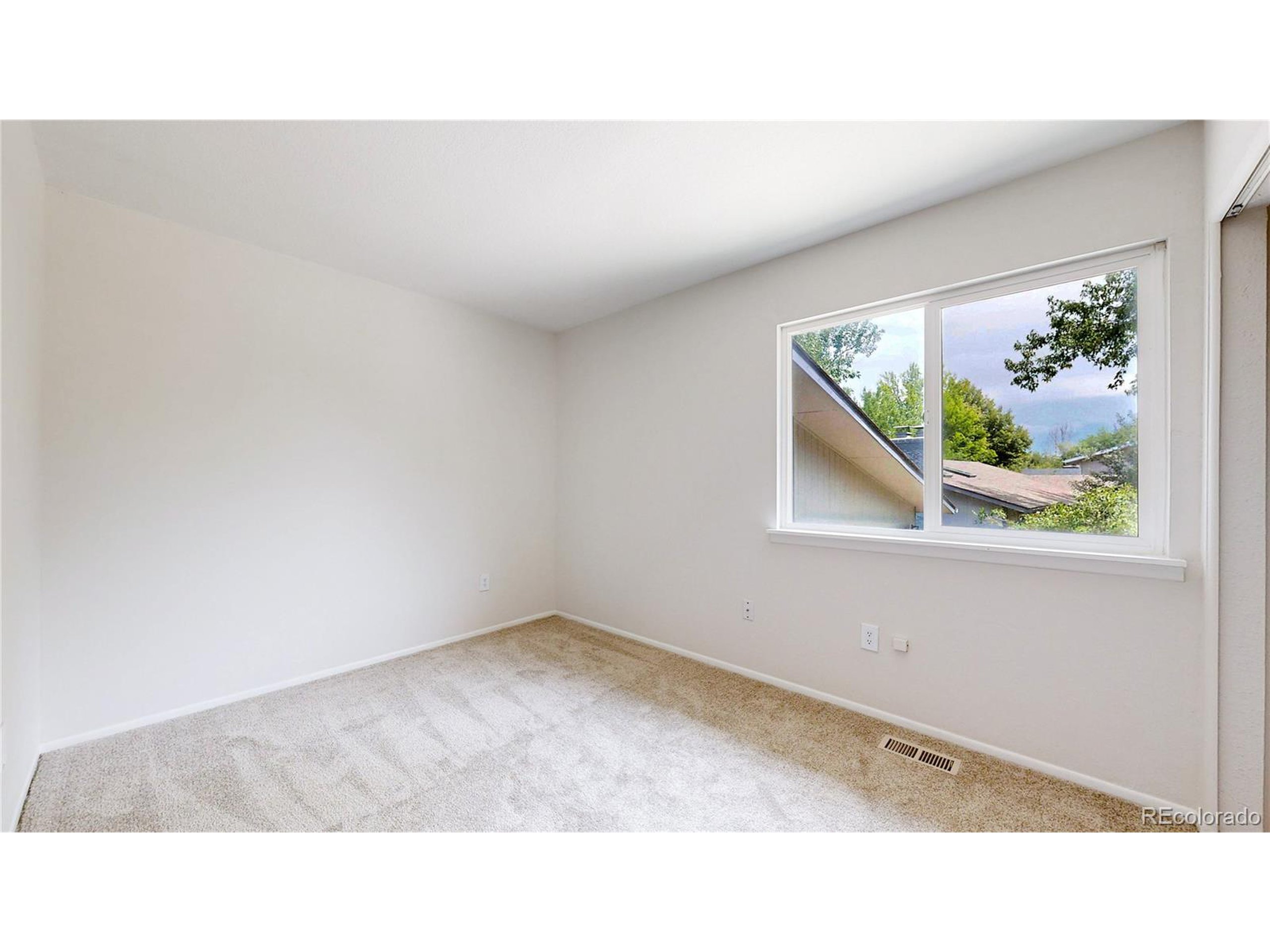 1289 Doric Dr