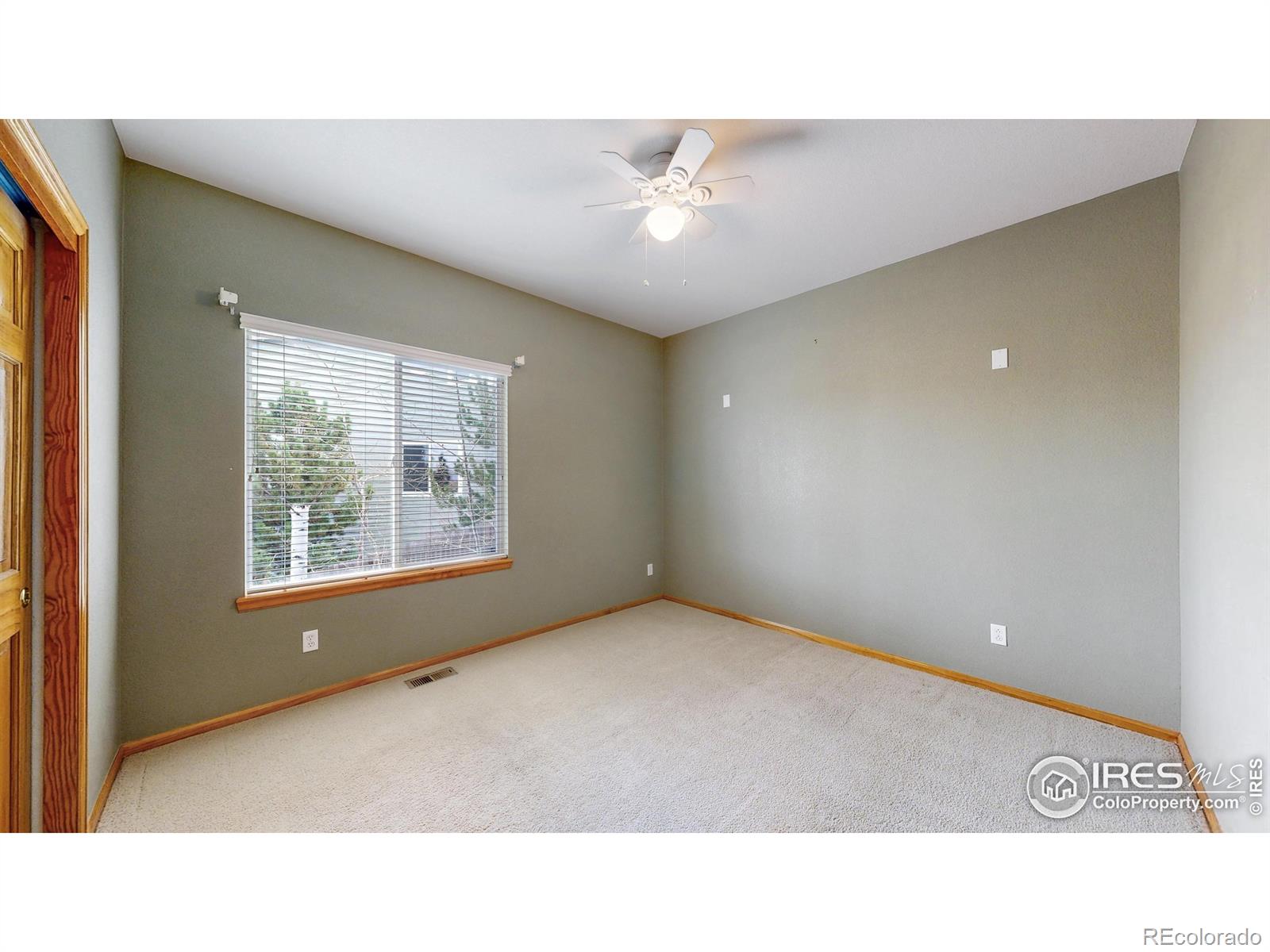 5904 S Ukraine Street