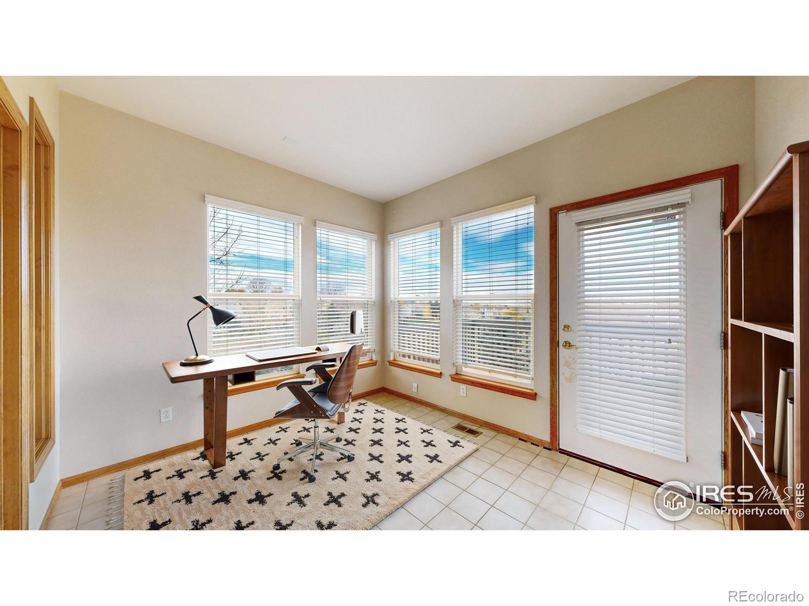 5904 S Ukraine Street