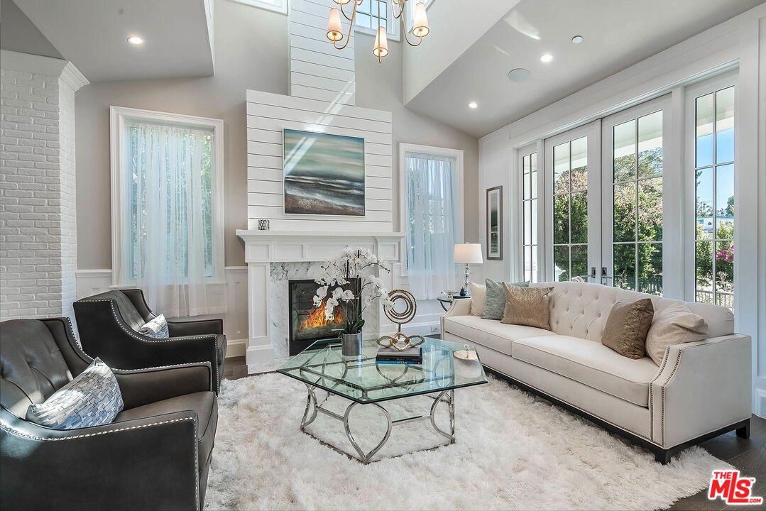 304 S GRETNA GREEN WAY