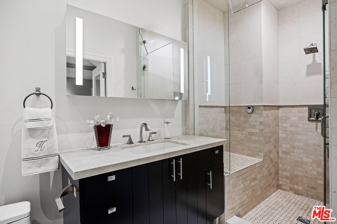 959 N DOHENY DR Unit: 202