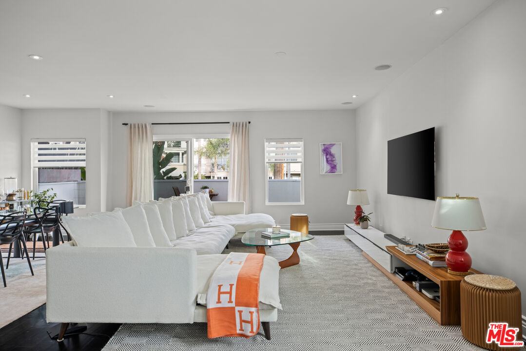 959 N DOHENY DR Unit: 202
