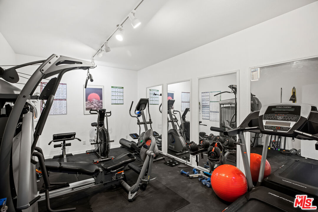 959 N DOHENY DR Unit: 202
