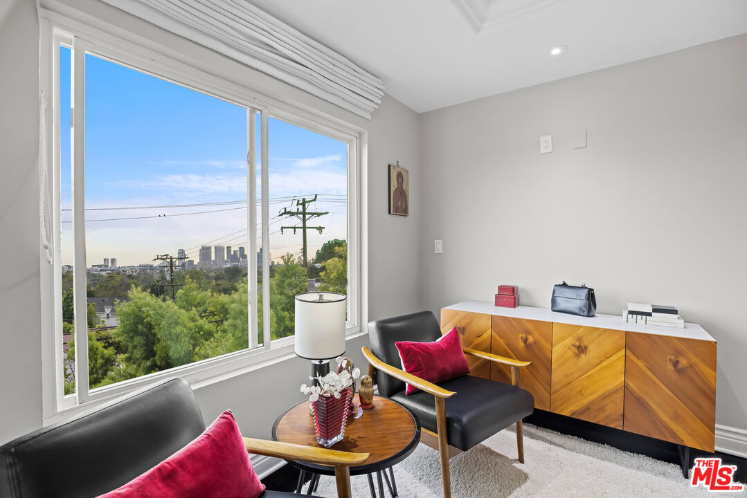 959 N DOHENY DR Unit: 202