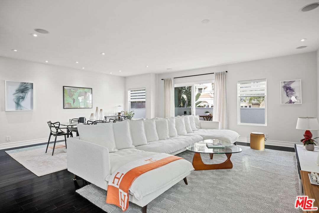 959 N DOHENY DR Unit: 202