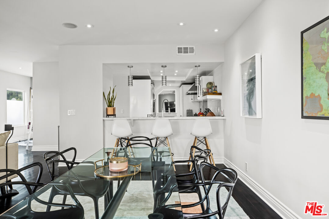 959 N DOHENY DR Unit: 202