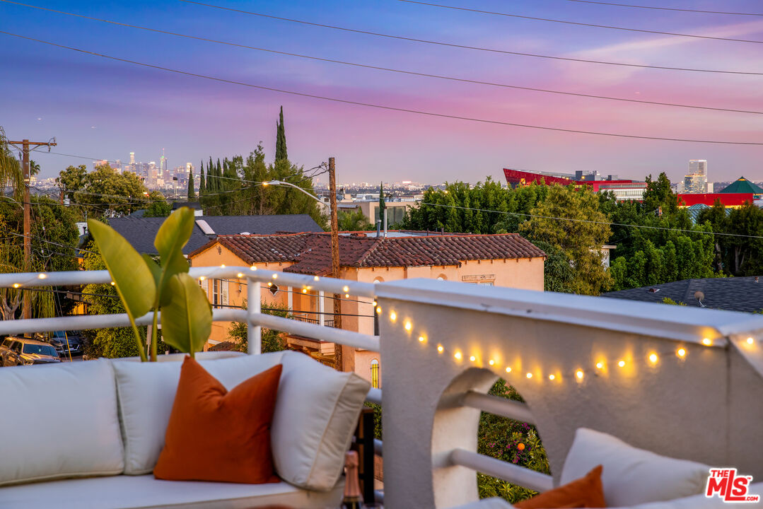 959 N DOHENY DR Unit: 202