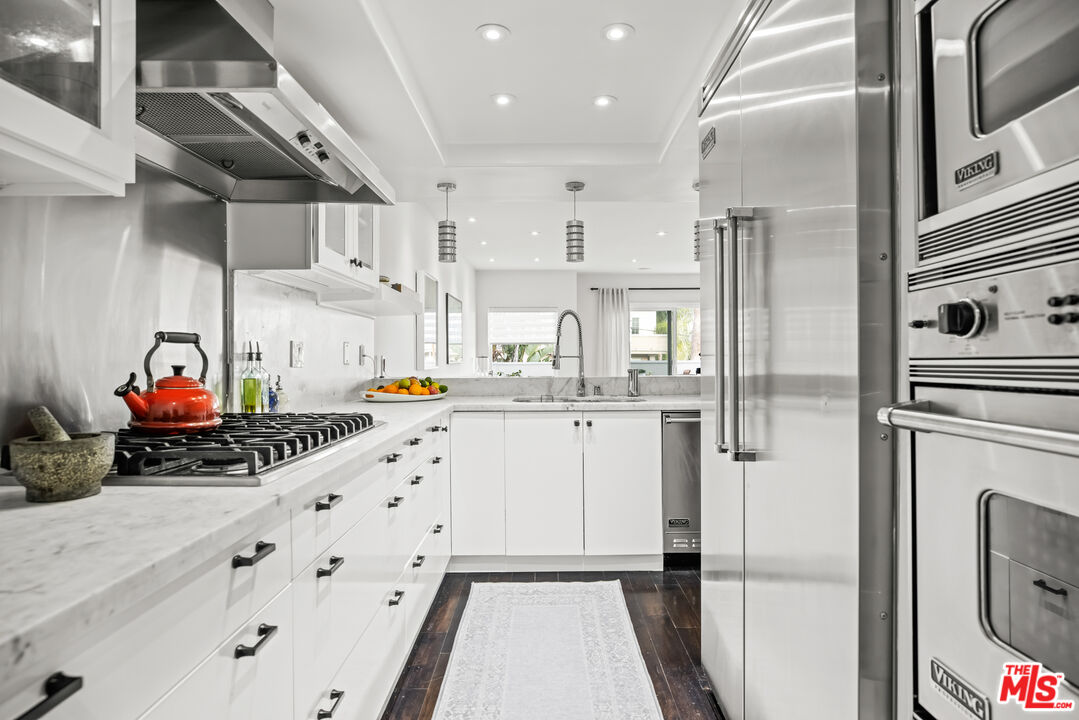 959 N DOHENY DR Unit: 202