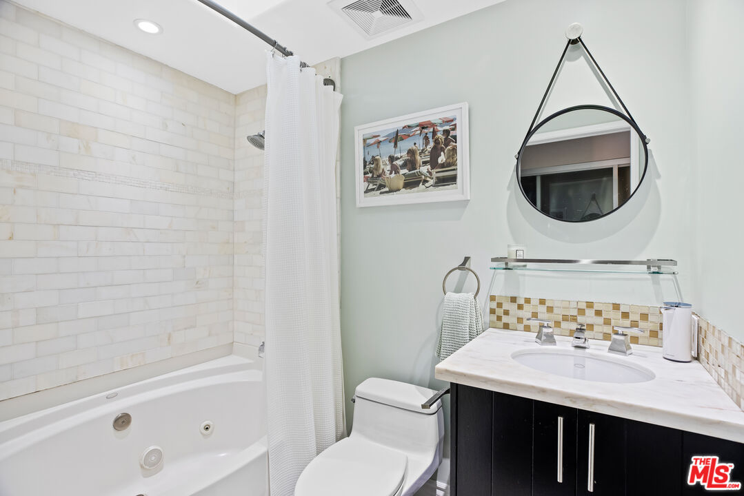959 N DOHENY DR Unit: 202
