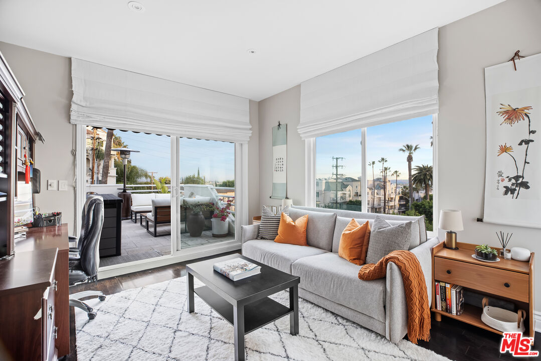 959 N DOHENY DR Unit: 202