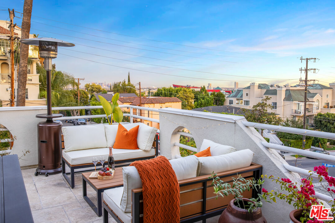 959 N DOHENY DR Unit: 202
