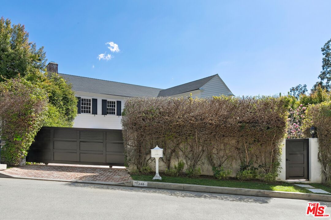 1248 N Wetherly Dr