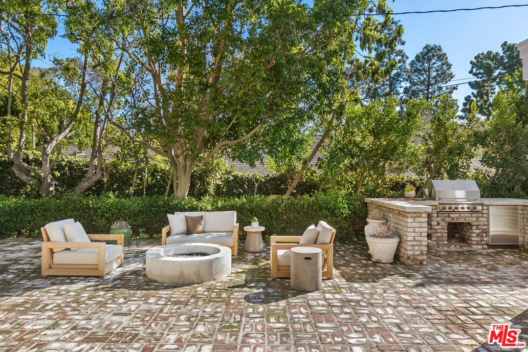 1248 N Wetherly Dr