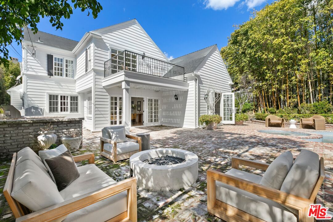 1248 N Wetherly Dr