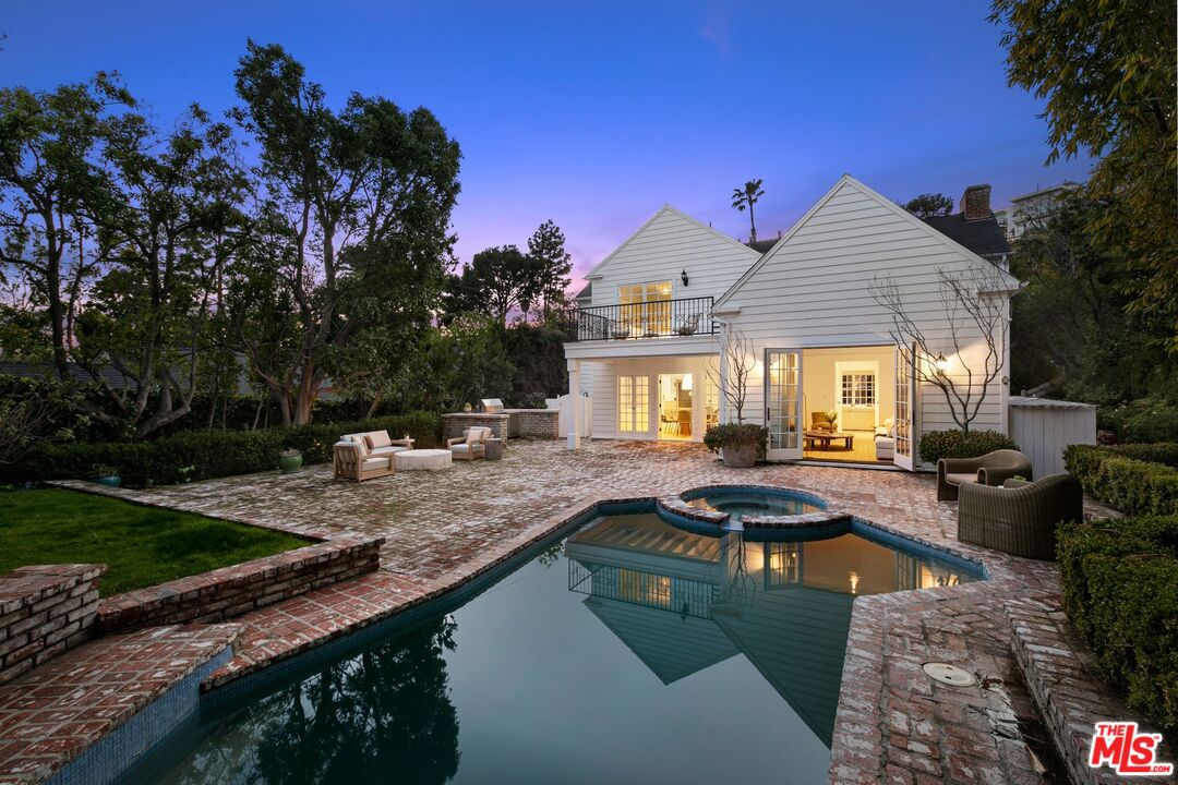 1248 N Wetherly Dr