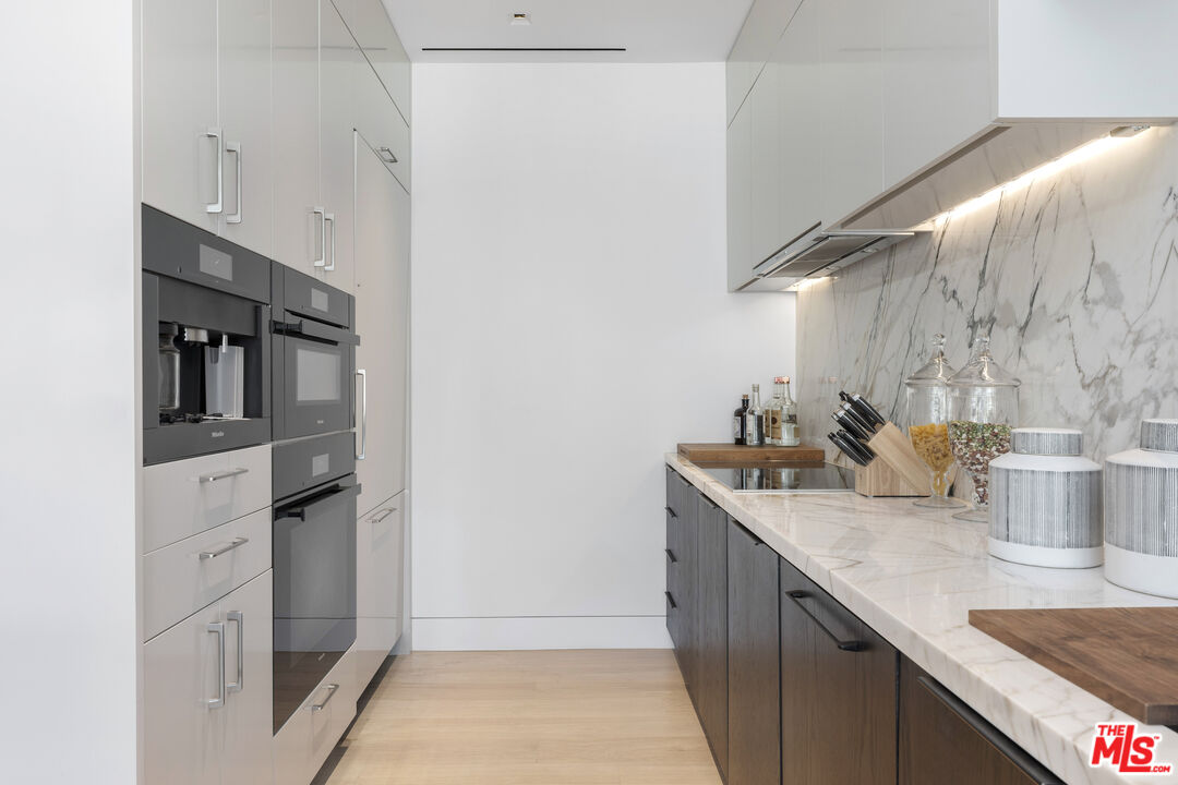 9255 Doheny Rd Unit: 1901