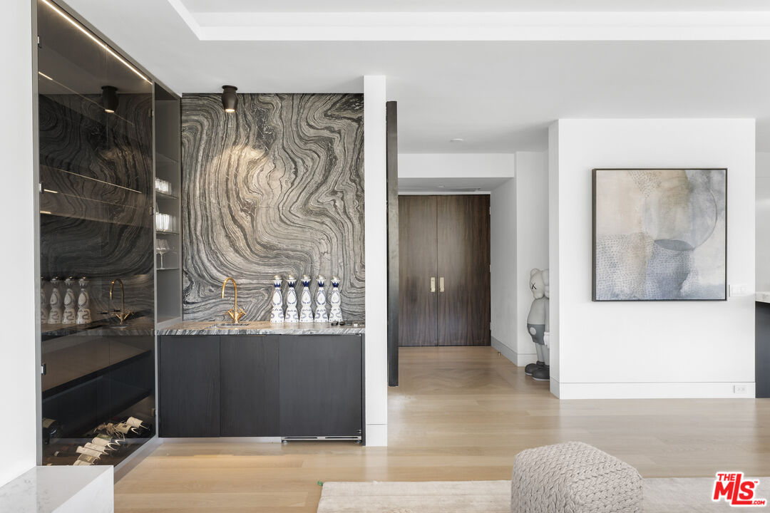 9255 Doheny Rd Unit: 1901