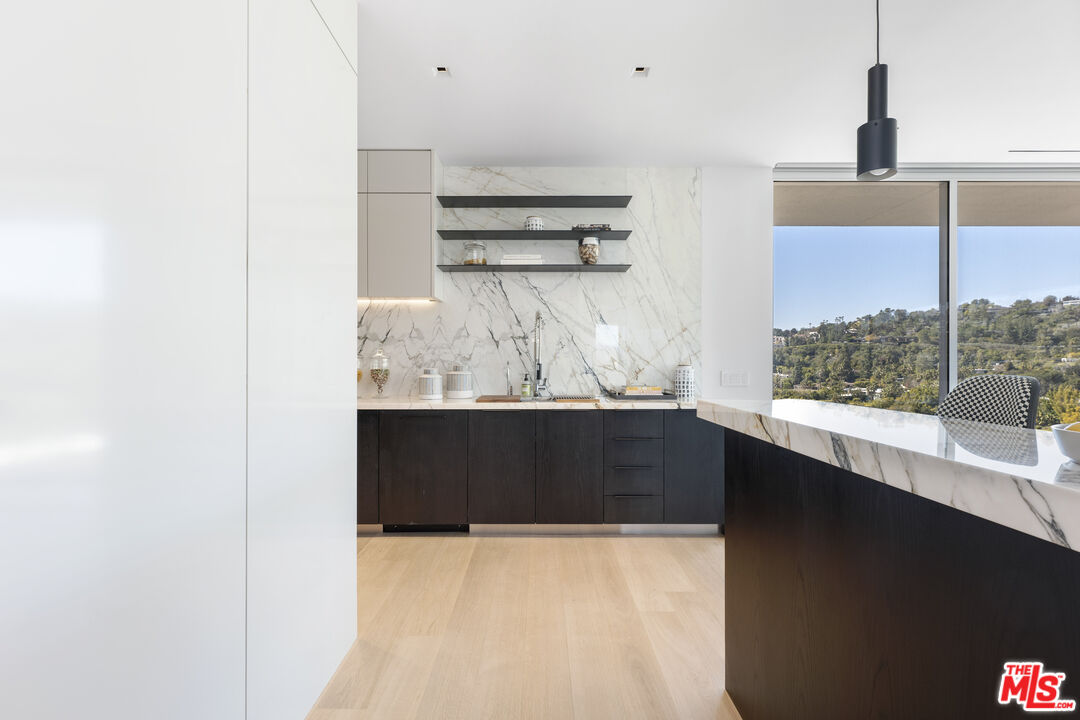 9255 Doheny Rd Unit: 1901