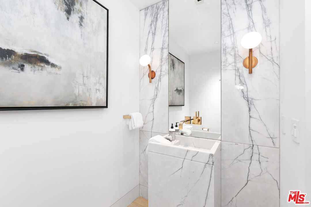9255 Doheny Rd Unit: 1901