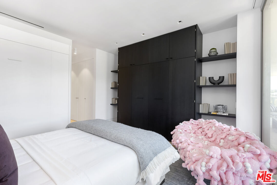 9255 Doheny Rd Unit: 1901