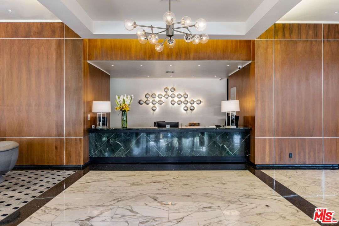 1100 Alta Loma Rd Unit: 706