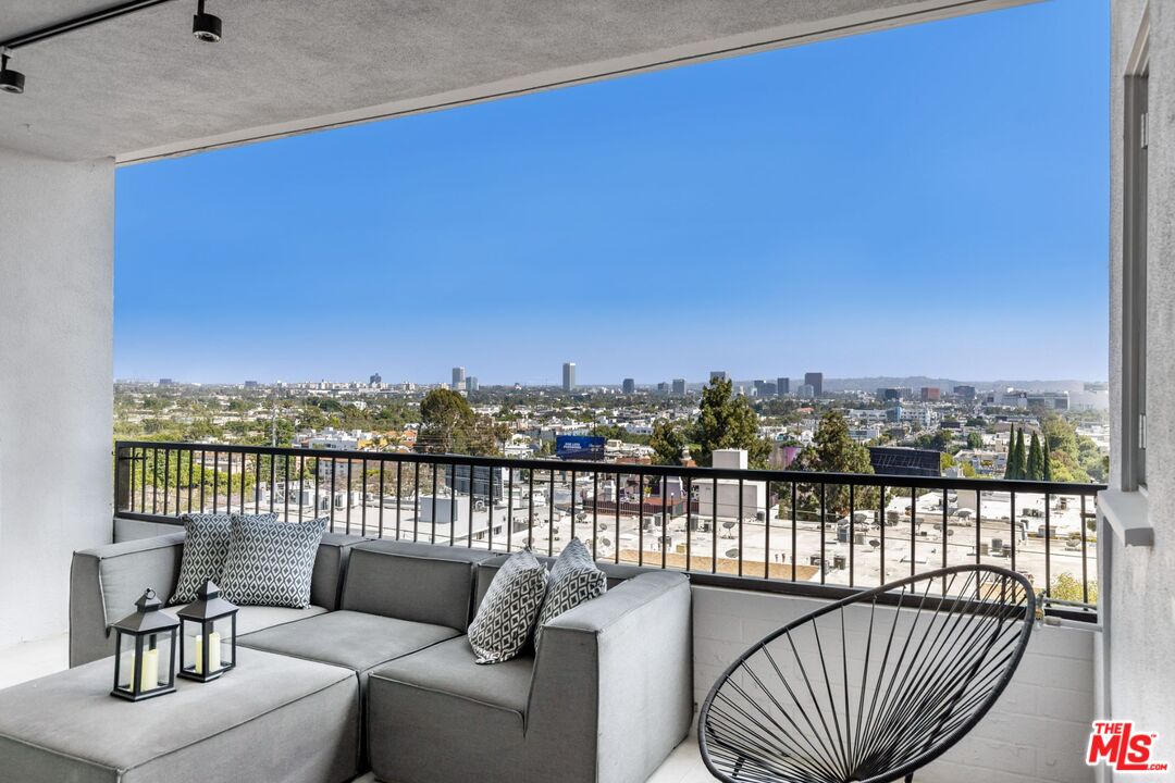 1100 Alta Loma Rd Unit: 706