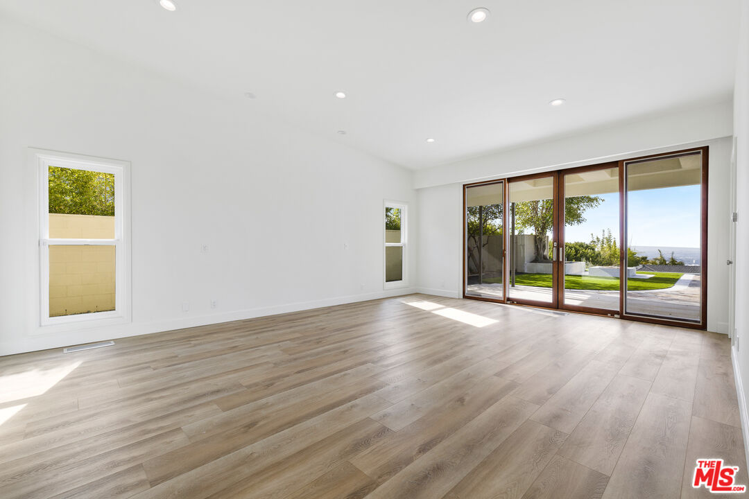 1400 Loma Vista Dr