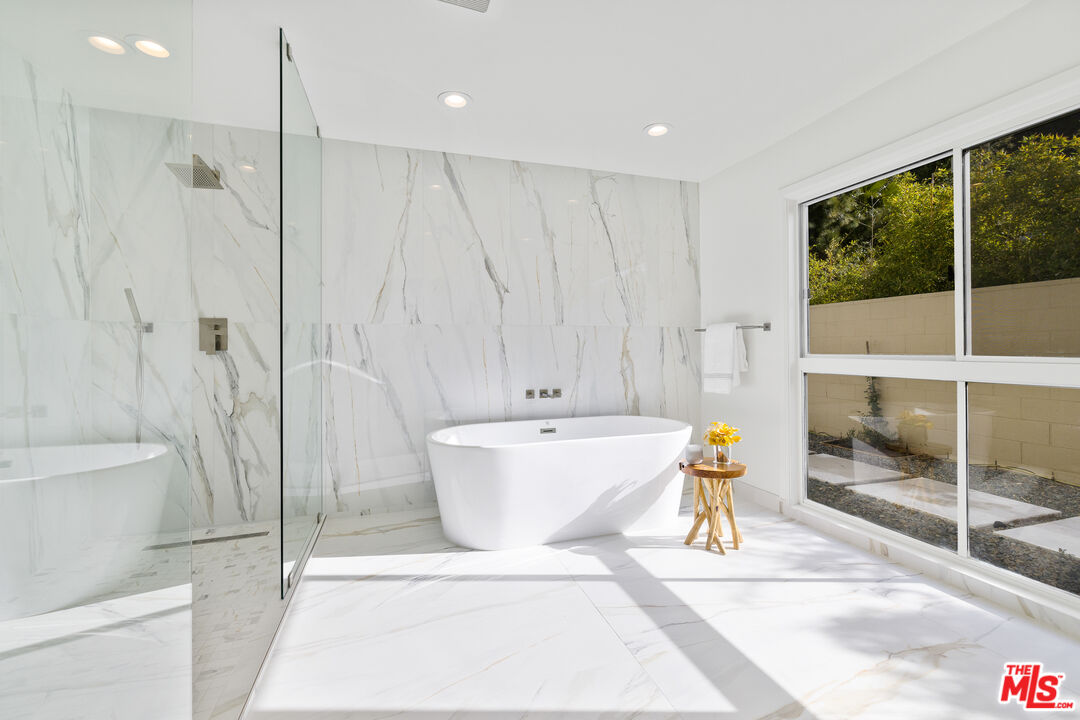 1400 Loma Vista Dr