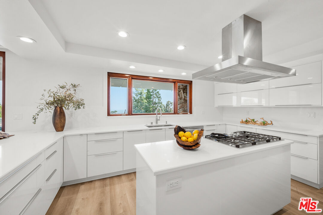 1400 Loma Vista Dr