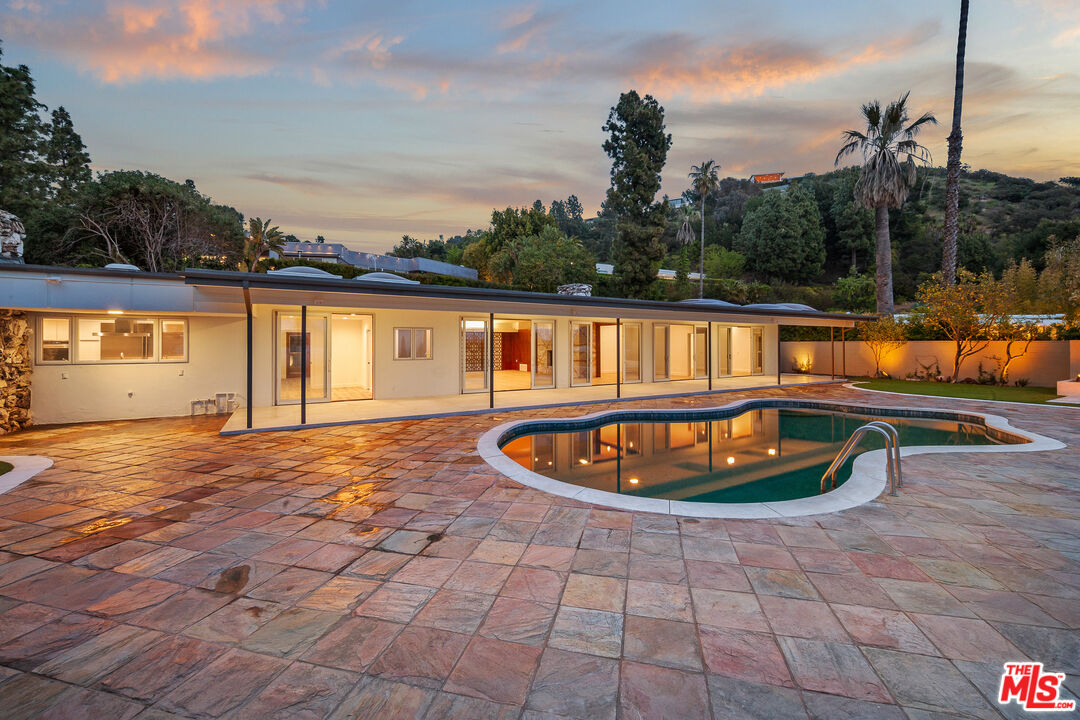 1400 Loma Vista Dr