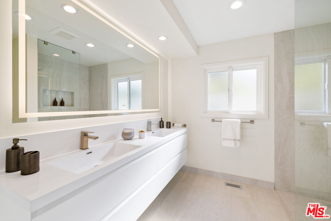 1400 Loma Vista Dr