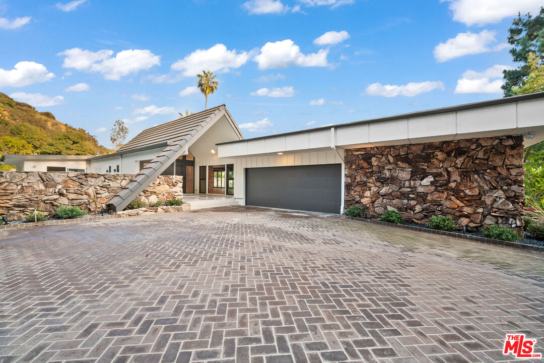 1400 Loma Vista Dr
