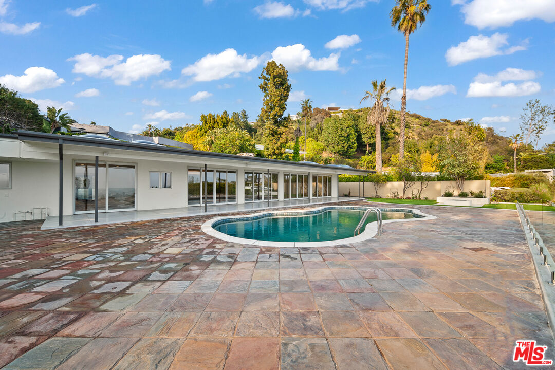 1400 Loma Vista Dr