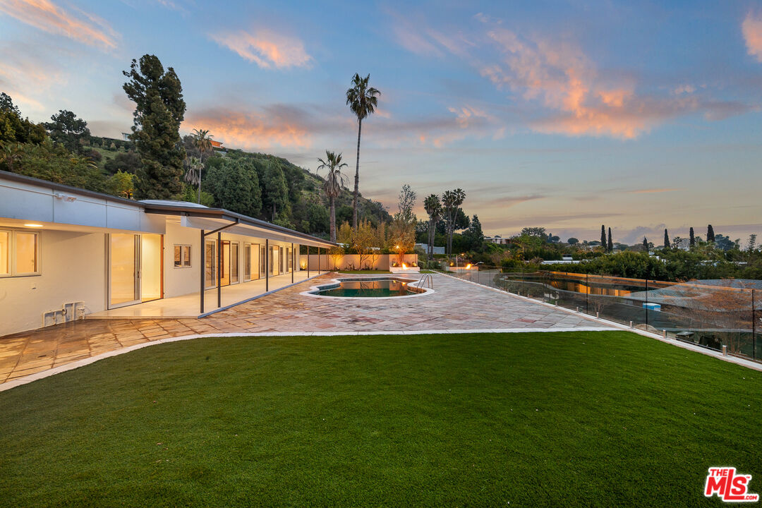 1400 Loma Vista Dr