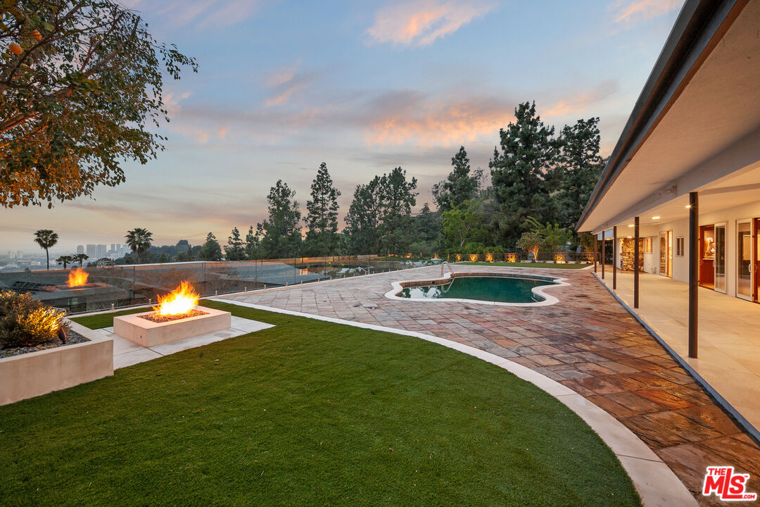 1400 Loma Vista Dr
