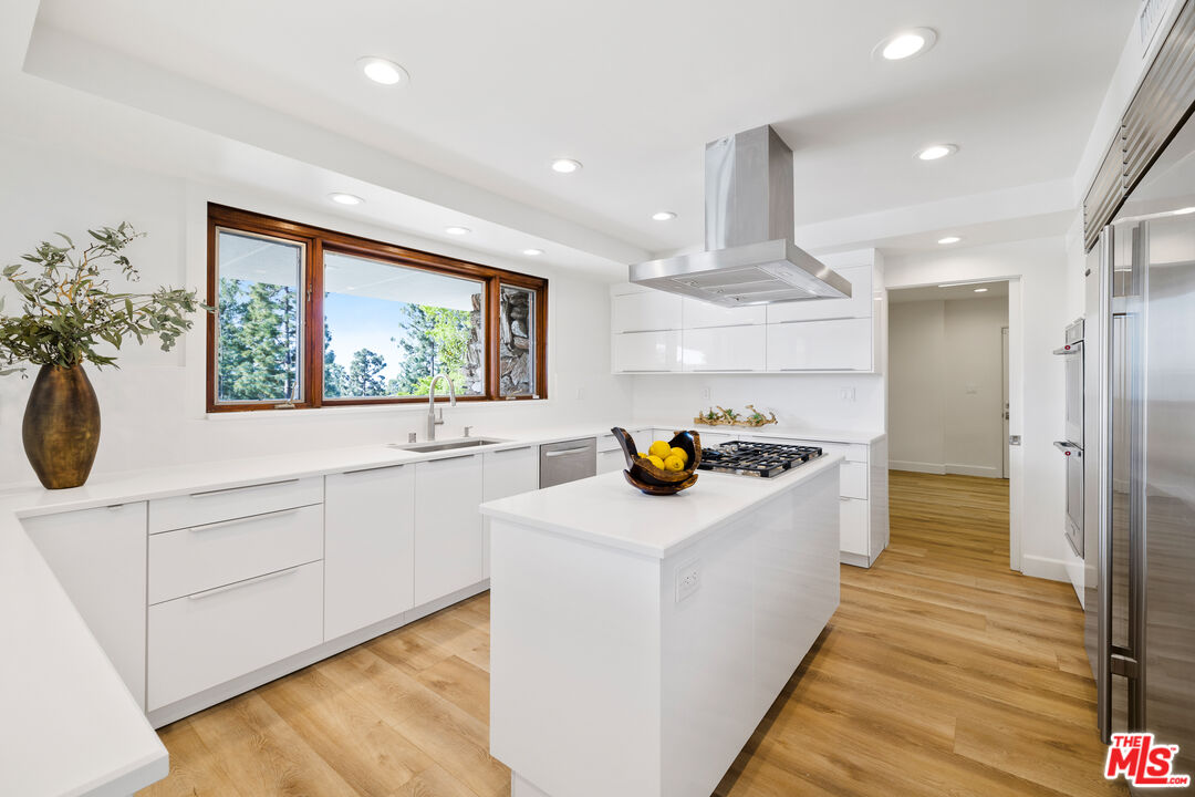 1400 Loma Vista Dr