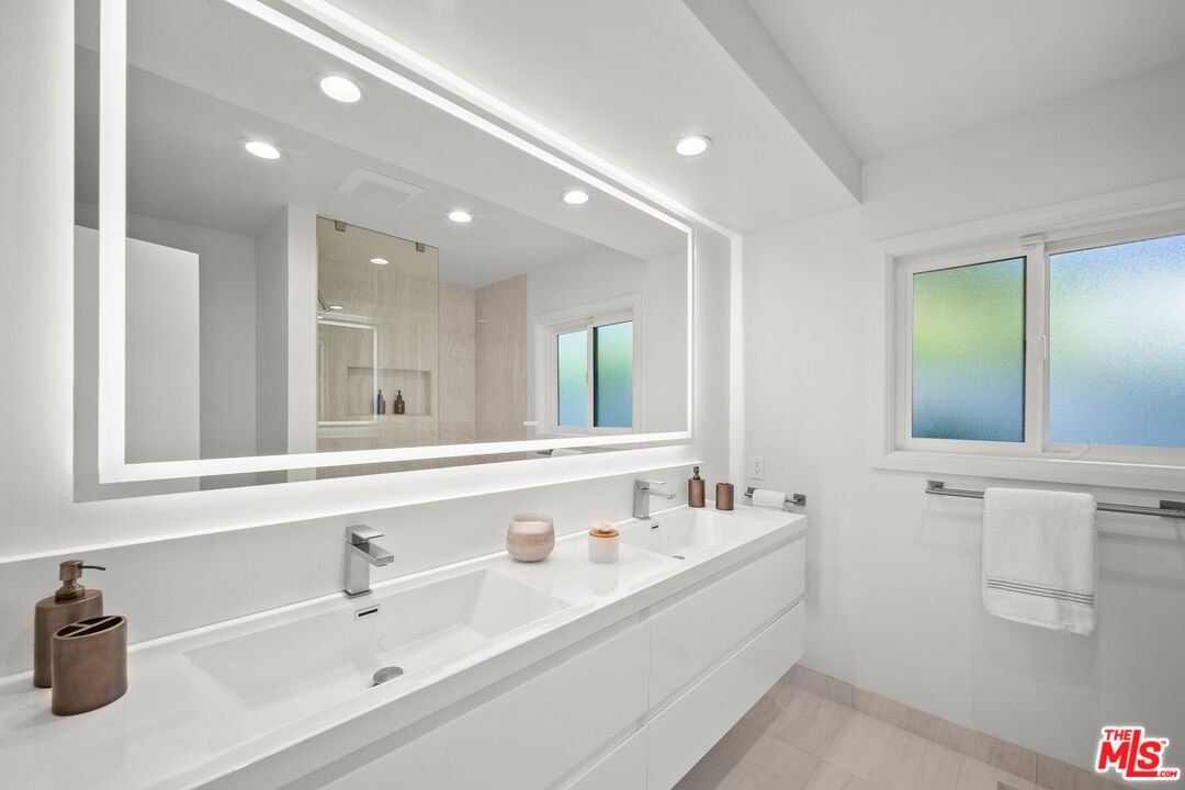 1400 Loma Vista Dr