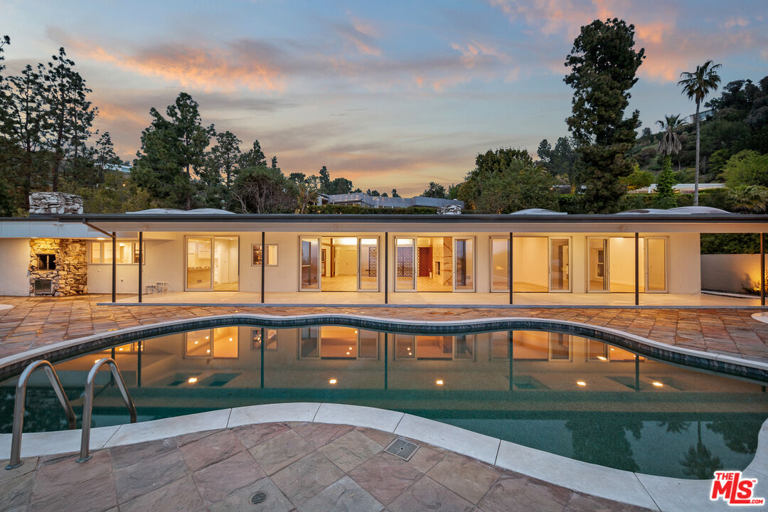 1400 Loma Vista Dr