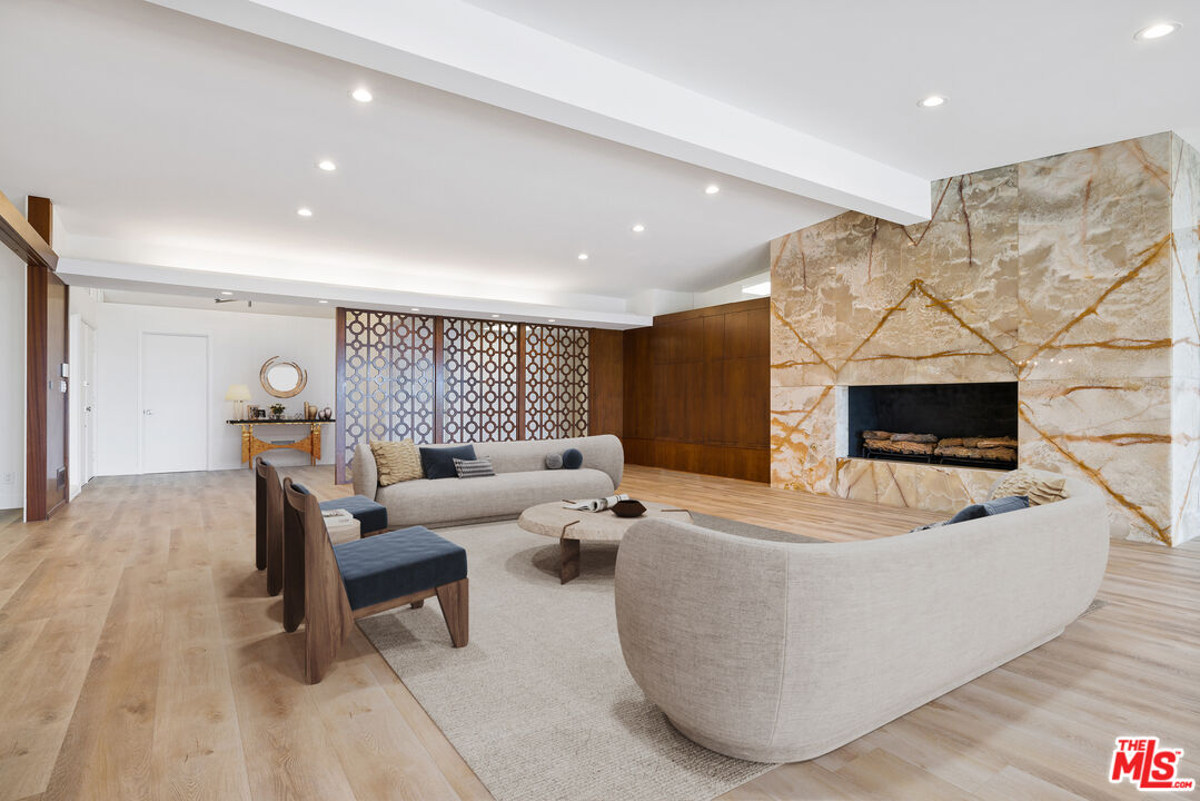 1400 Loma Vista Dr