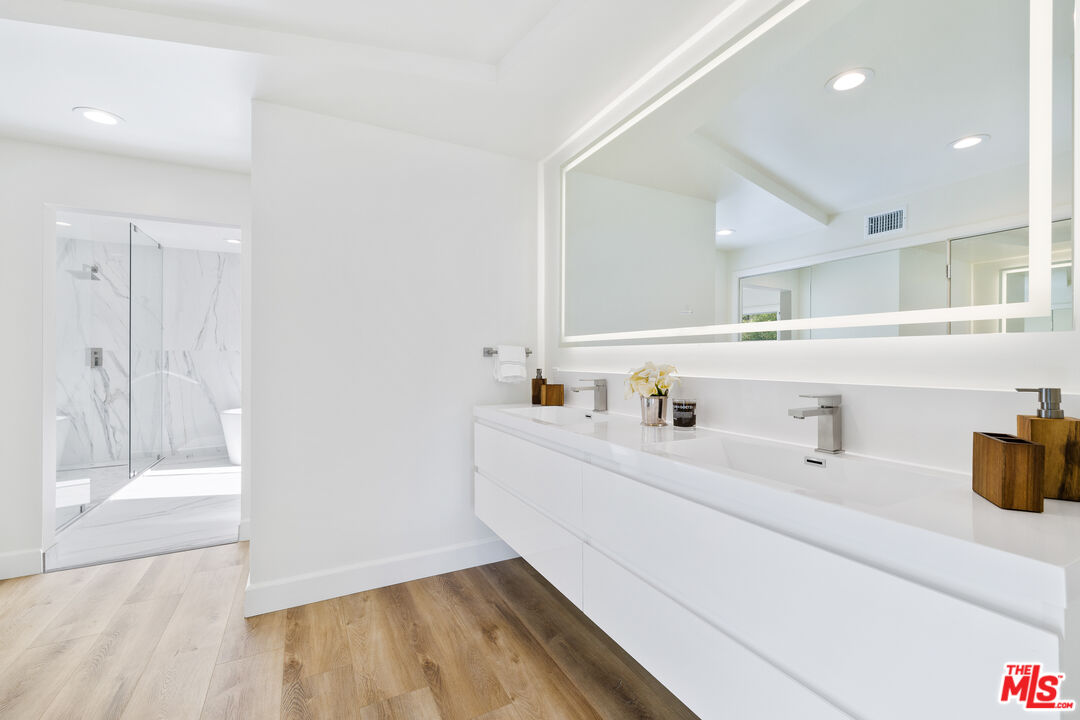 1400 Loma Vista Dr