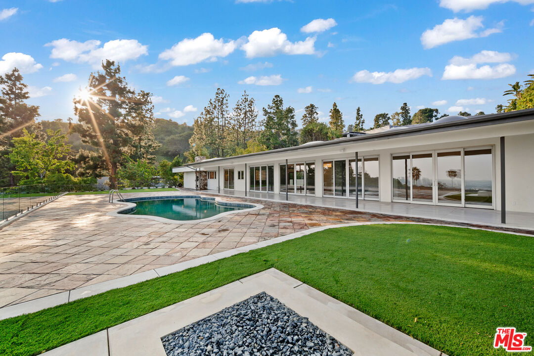 1400 Loma Vista Dr