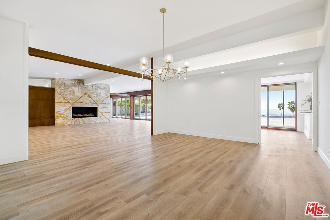 1400 Loma Vista Dr