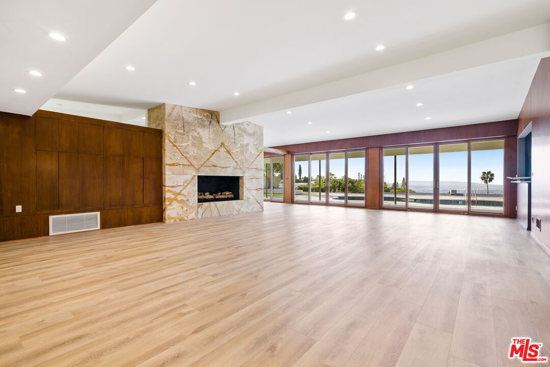 1400 Loma Vista Dr