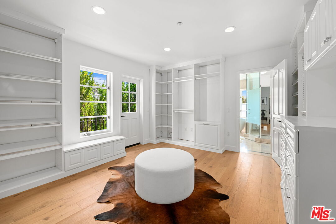 916 San Vicente Blvd