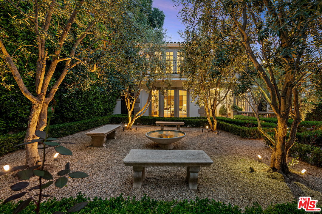 916 San Vicente Blvd