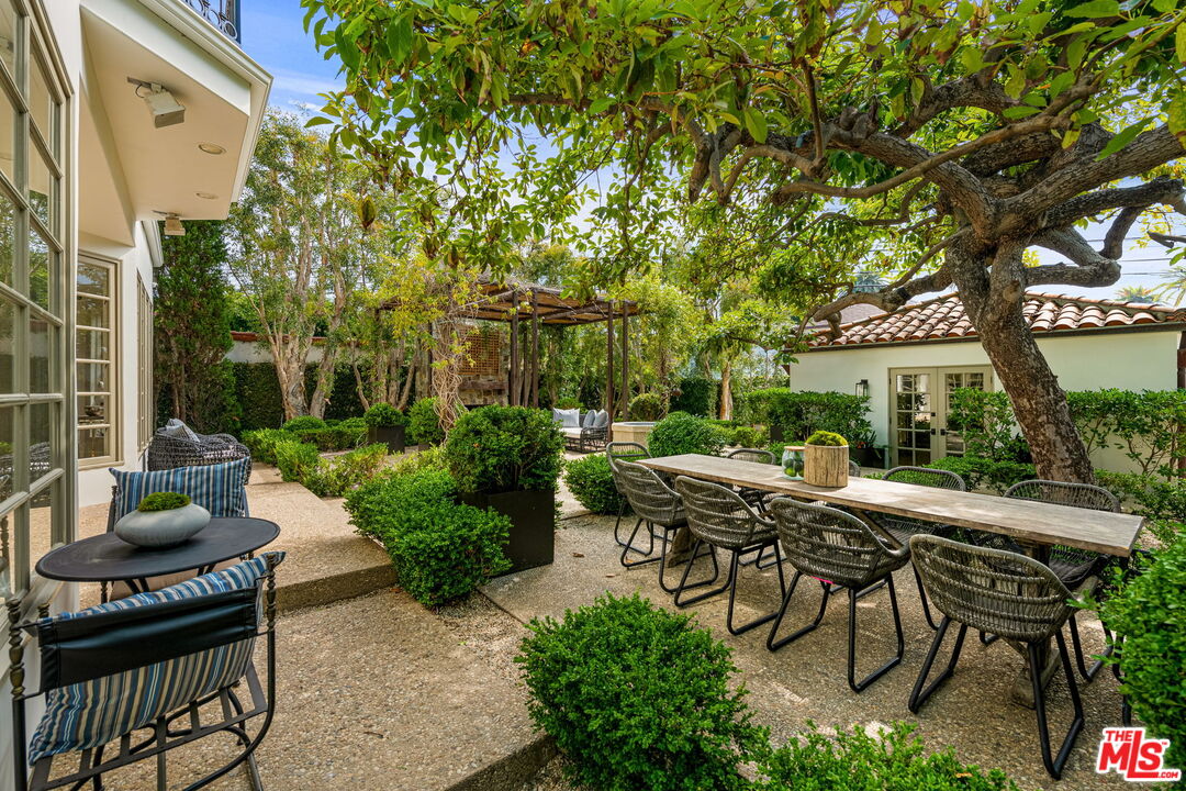 916 San Vicente Blvd