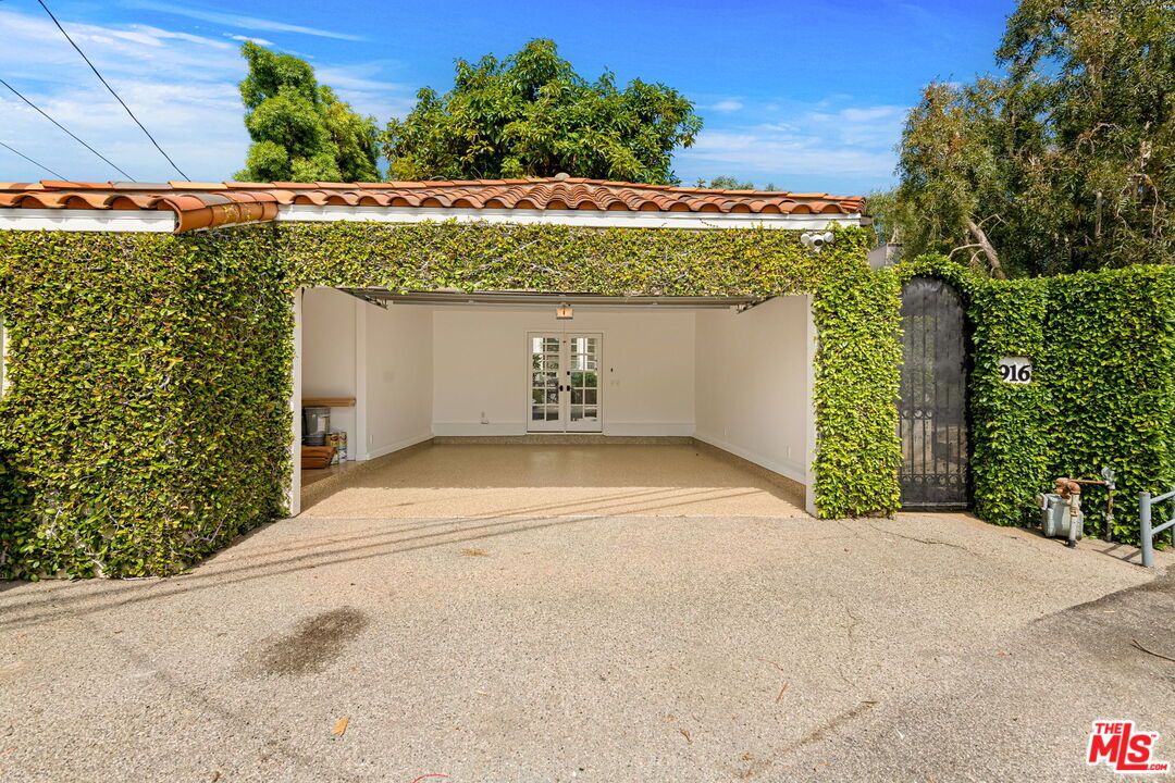 916 San Vicente Blvd