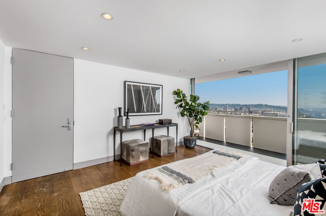 8787 Shoreham Dr Unit: 705/706