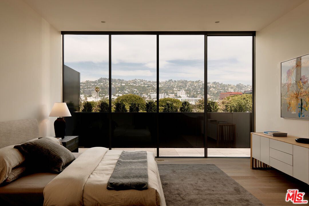 8899 Beverly Blvd Unit: 4B